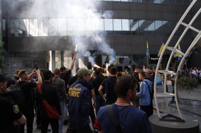 Харьков: беснующиеся националисты и бессилие новой власти