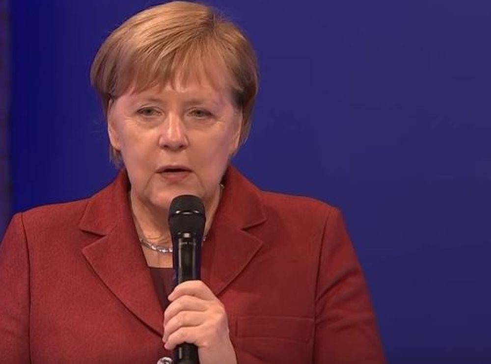 Меркель подверглась критике за свою политику в адрес России