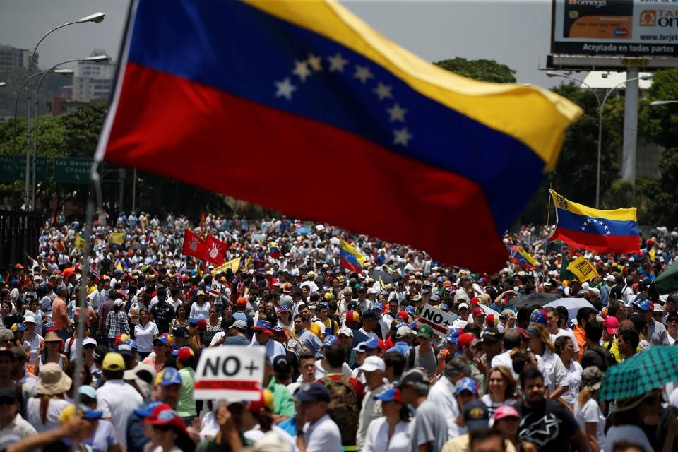 Развал власти в Венесуэле угрожает ее отношениям с Россией