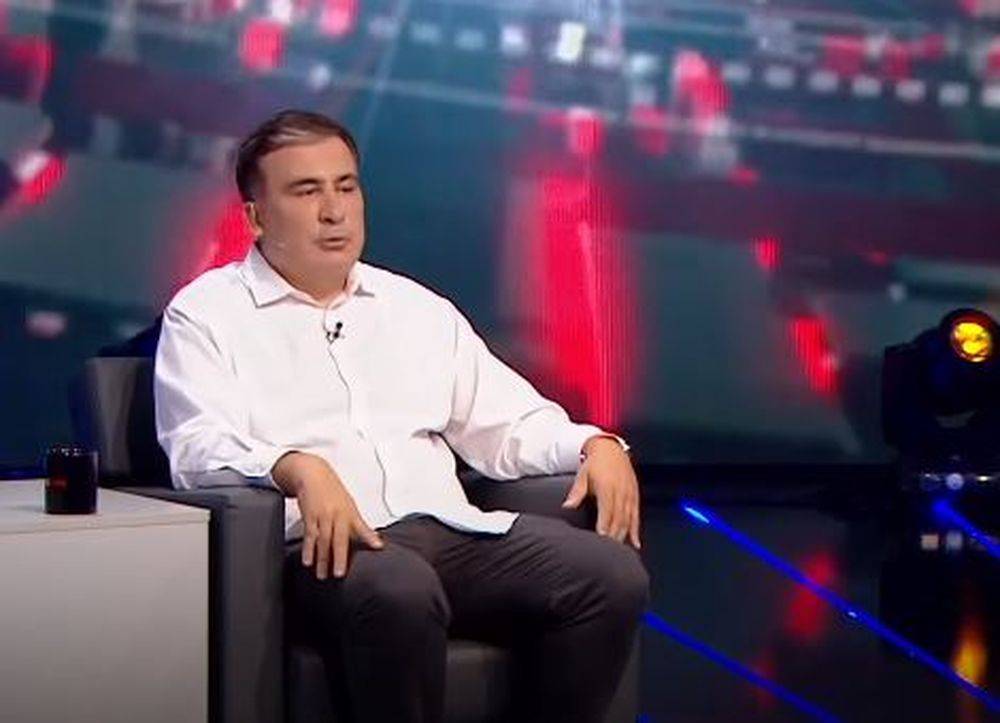 Саакашвили начал бегать по фонтанам вслед за Зеленским