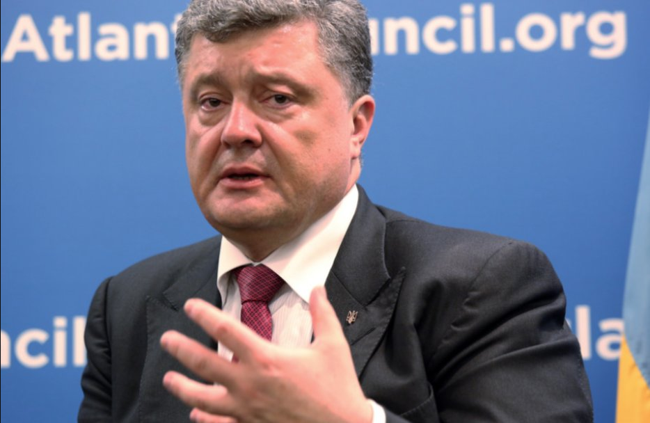 Зачем Порошенко ударился в оппозицию и обвиняет Зеленского в сдаче Крыма