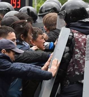 В Казахстане провалилась попытка государственного переворота В Казахстане провалилась попытка государственного переворота