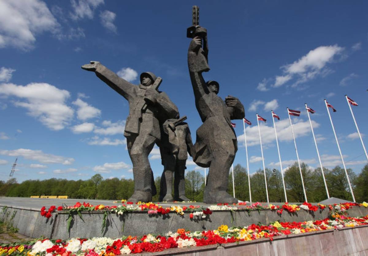 Решение по сносу памятника Освободителям в Риге: Сейм испугался внимания РФ