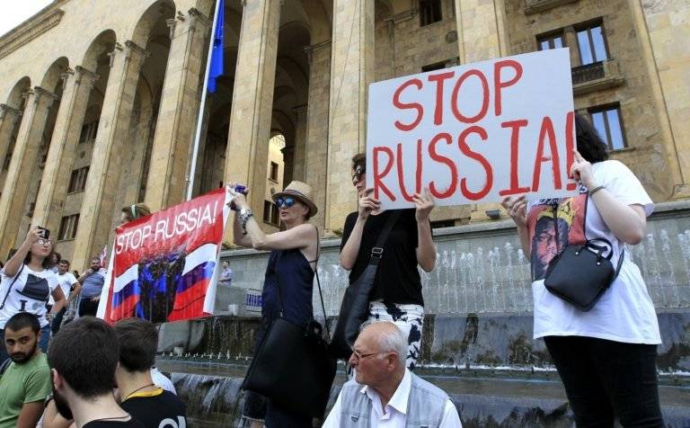 Грузинский бунт против РФ – бессмысленный и беспощадный…