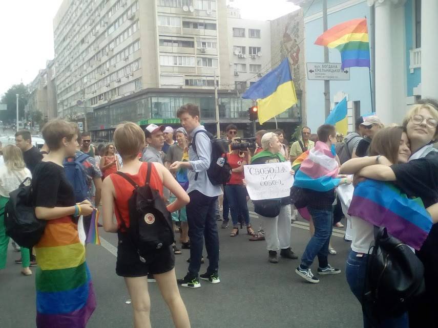 Украина и ЛГБТ. Радужная вакцина и коричневая зараза