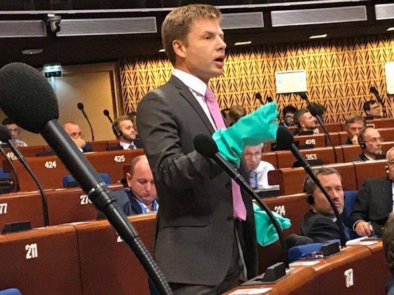 Гончаренко поднял истерику из-за речи сербского депутата в ПАСЕ