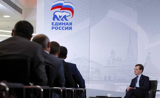 За политику правительства Медведева стыдно даже единороссам