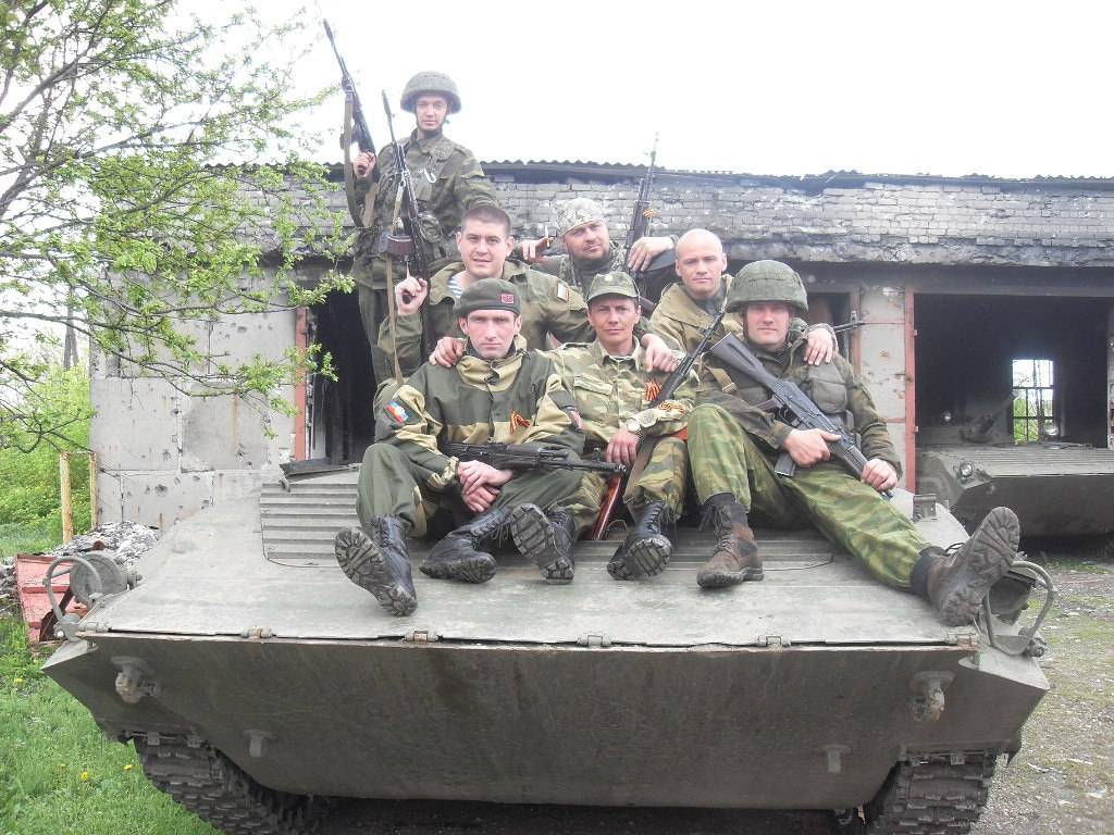 Ополченцы и добровольцы Донбасса ждут помощи от властей республик