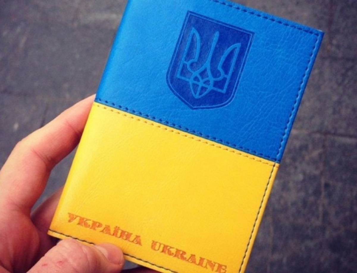 Найдите 14 отличий: кому выдает свои паспорта Россия, а кому – Украина Найдите 14 отличий: кому выдает свои паспорта Россия, а кому – Украина