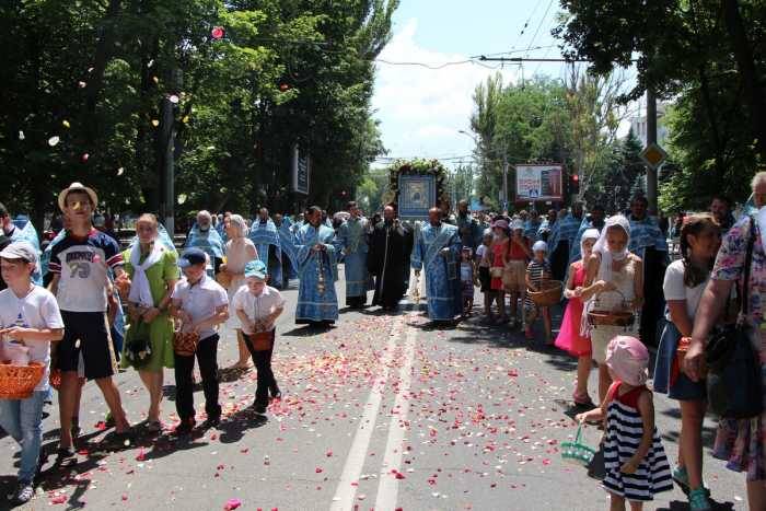 Православная Украина идет Крестными ходами и молится о мире