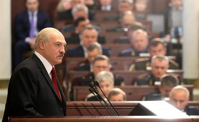 Лукашенко 25 лет руководит страной назло Путину