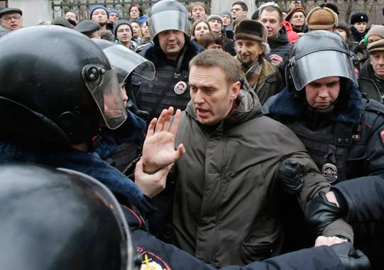 Арест Навального: власть разогревает оппозицию перед митингом у мэрии