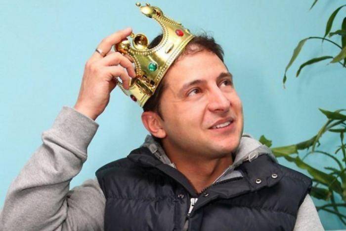 Киевские пираты взяли корону Зеленского на абордаж