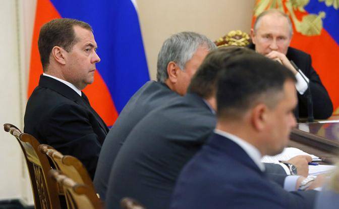 Путин хорош для россиян до тех пор, пока есть «плохой» Медведев