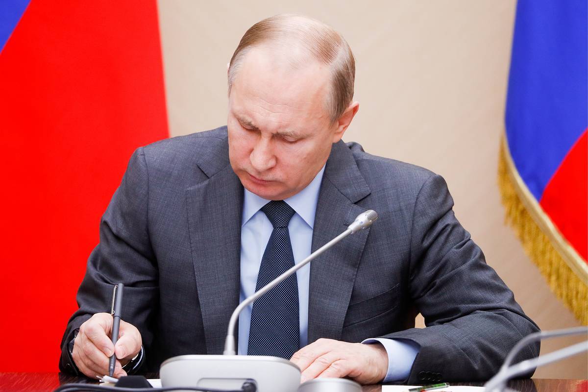 Путин упростил получение вида на жительство в России всем гражданам Украины