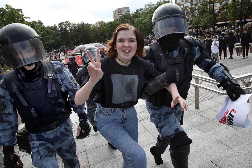 Провокаторы на акции в Москве изображали жертв «полицейского произвола»