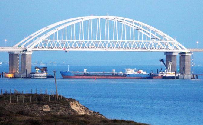 «Керченский инцидент»: моряки ВМСУ освободят нары только для Порошенко