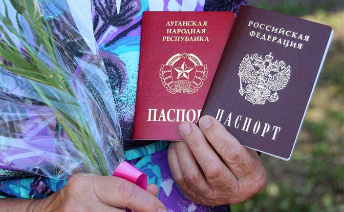 Украина объявила охоту на получателей российских паспортов в Донбассе
