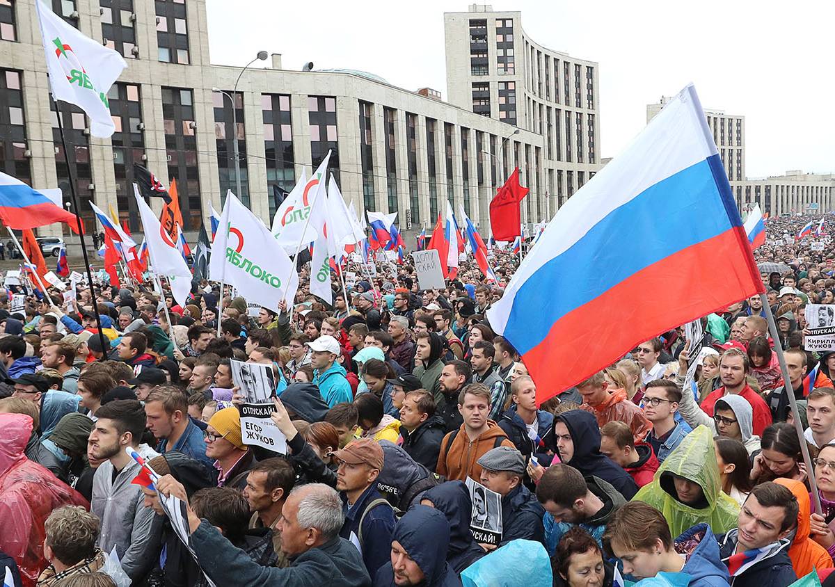 Оппозиция грузит автобусами массовку из регионов для митинга в Москве