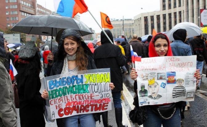 Москва протестовала под песни цыганского ансамбля