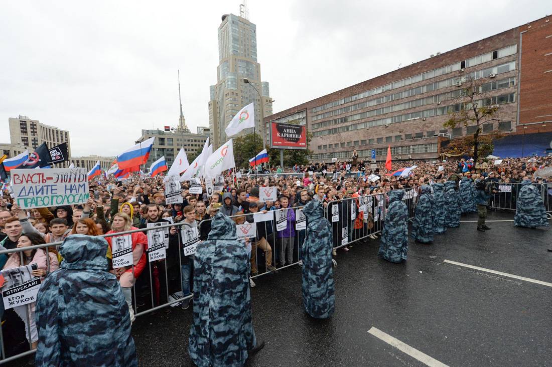 Оппозиция раскалывает протест