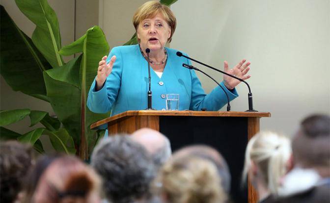 Немцы хотят знать, почему дрожит Меркель, и когда она уйдет
