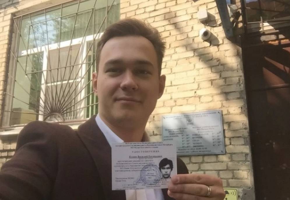 «Нефиг летать в Крым»: кандидат от Яблока о посадке самолета в Подмосковье