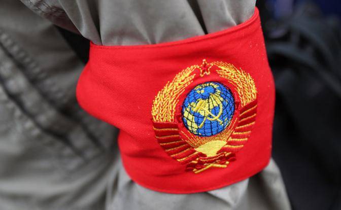 Страну разваливают кланы либералов, но у них во всем виноваты коммунисты Страну разваливают кланы либералов, но у них во всем виноваты коммунисты