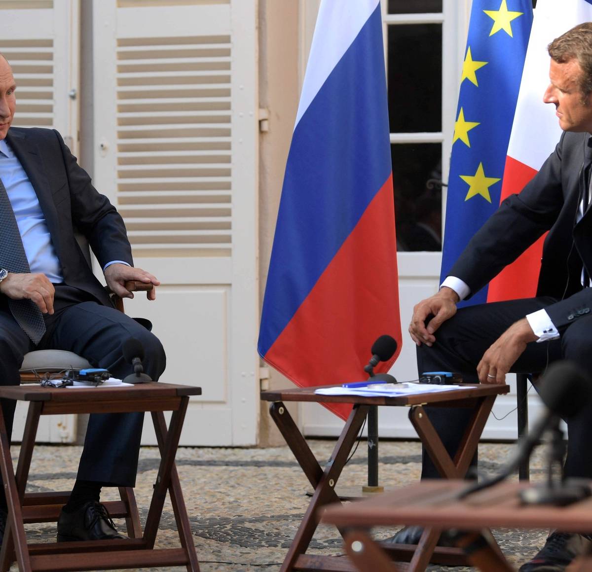 Французские СМИ: «язык тела» выдал Макрона, Путин все просчитал