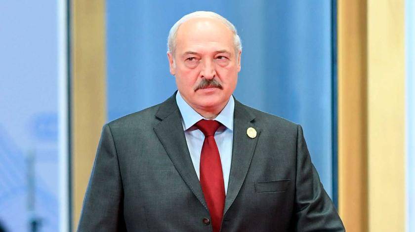 Лукашенко склоняют к измене