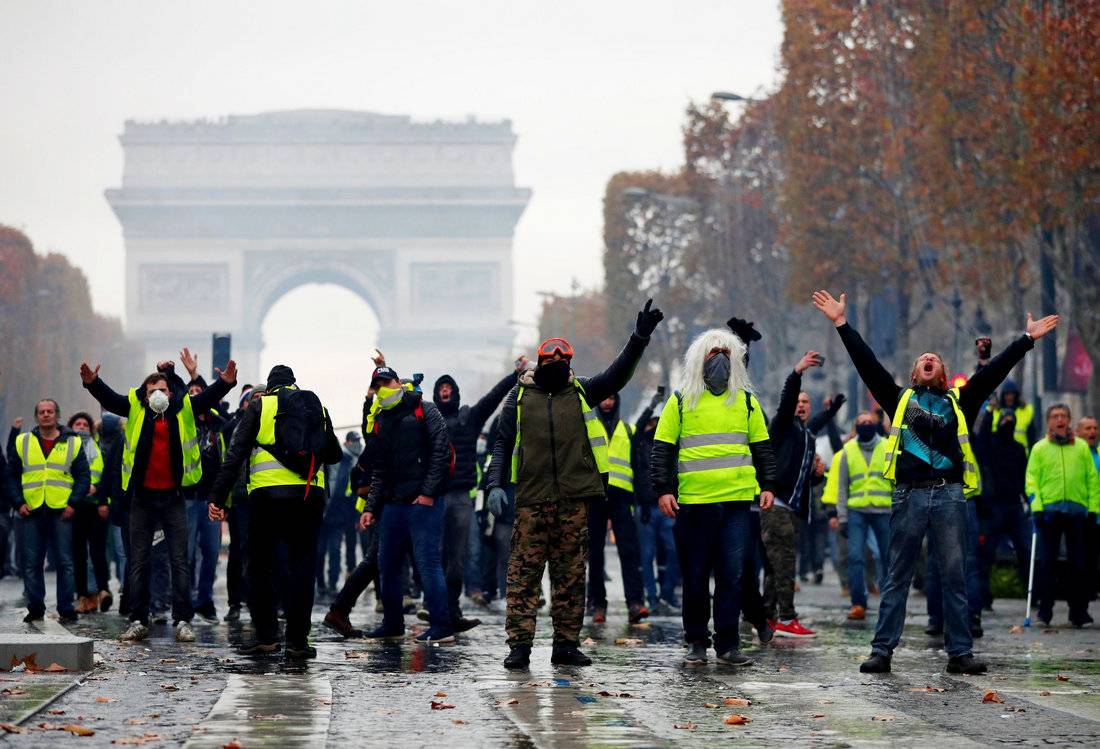 Протесты в Париже и Москве: у кого проблемы серьёзнее?