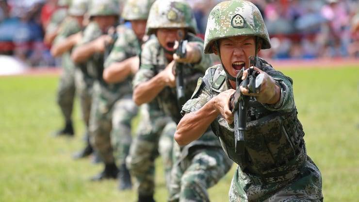 Китай направил дополнительные войска в Гонконг для защиты суверенитета