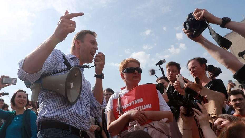 Банда Навального покушается на государственный строй России