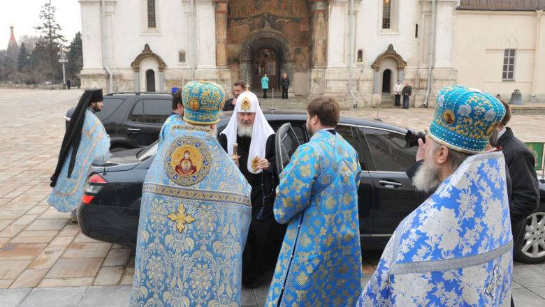 Патриарх Кирилл не заметил пенсионную реформу: РПЦ боится обличать богатых
