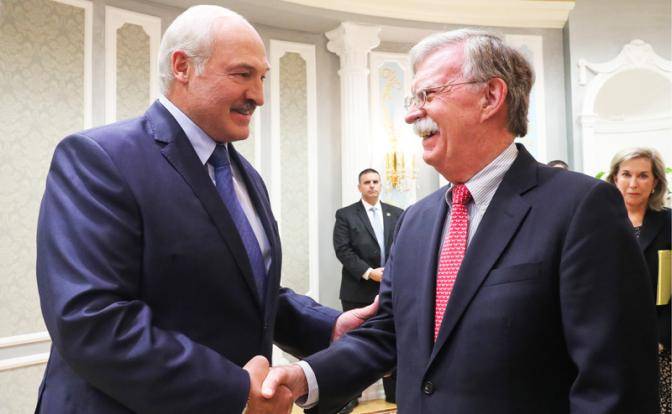 Нефть из Америки: Лукашенко пошел на хитрый трюк Нефть из Америки: Лукашенко пошел на хитрый трюк