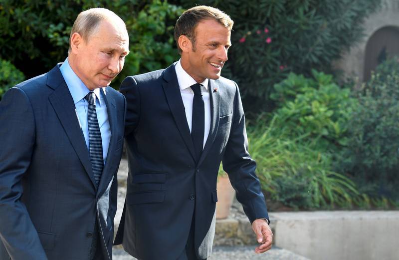 Зачем президент Макрон вдруг протянул руку дружбы Путину