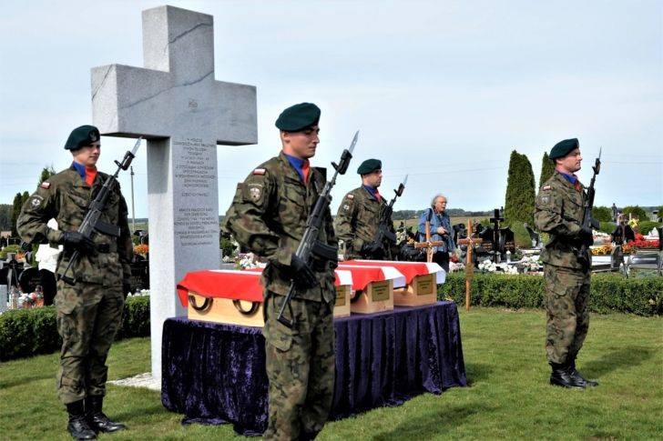 В Литве торжественно перезахоронили польских боевиков