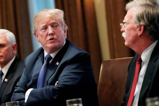 Трамп уволил Болтона за провалы США в Китае, Венесуэле и Британии Трамп уволил Болтона за провалы США в Китае, Венесуэле и Британии