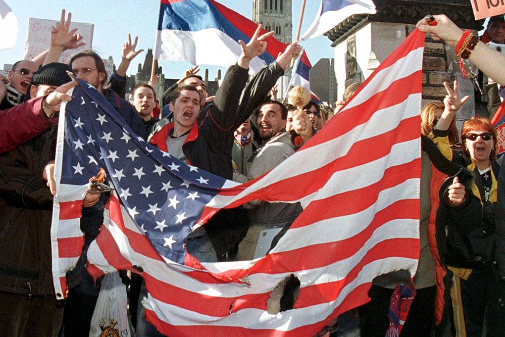 Позиция россии во время боснийского кризиса. Сербия бомбардировки НАТО 1999. Бомбардировка Косово 1999.