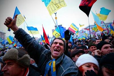 Запад планирует развалить Украину по примеру Чехословакии