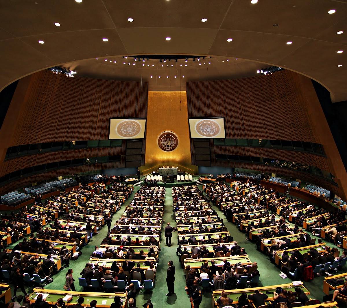 Ответ на политическую подлость США: пора ставить вопрос о переносе ООН