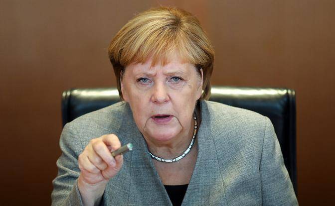 Немцы хотят отмены санкций, но Меркель ради мести Кремлю своих не пожалеет