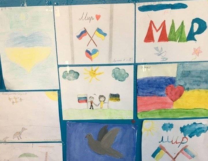 Ветераны АТО в ярости из-за школьной выставки на тему «Мир» Ветераны АТО в ярости из-за школьной выставки на тему «Мир»