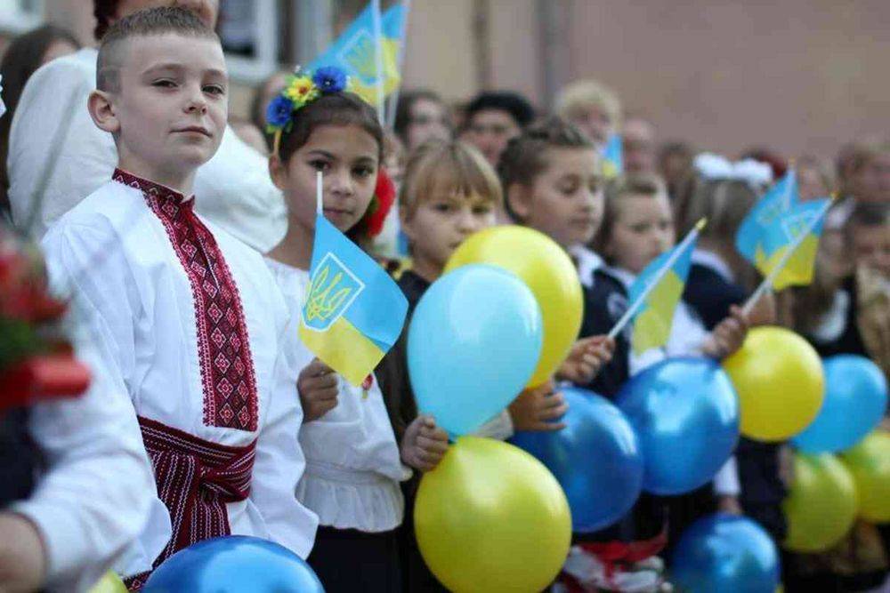 Все русскоязычные школы Украины полностью переводят на украинский язык