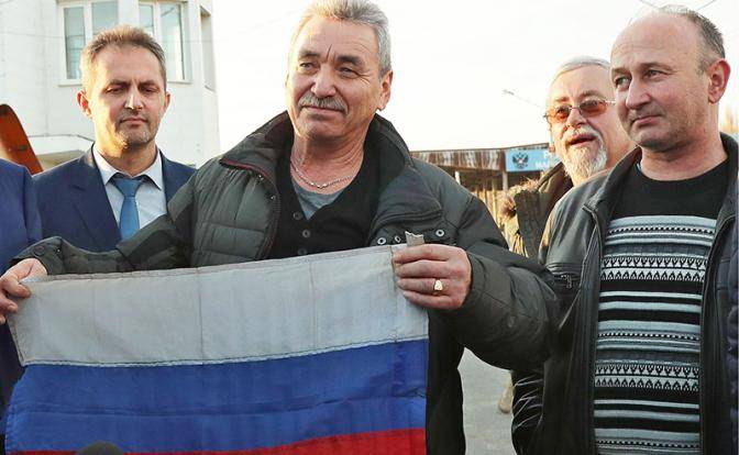 Год унижений героев Крыма: В бандеровском плену сохранили флаг Родины