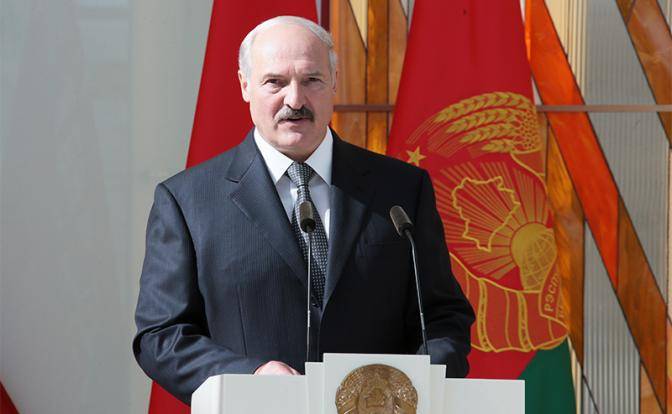 Батька Лукашенко назло Кремлю меняет имидж, чтобы дороже продаться Западу