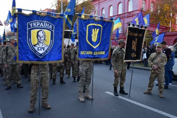 Националисты перекрыли улицы Киева, требуя продолжать войну на Донбассе