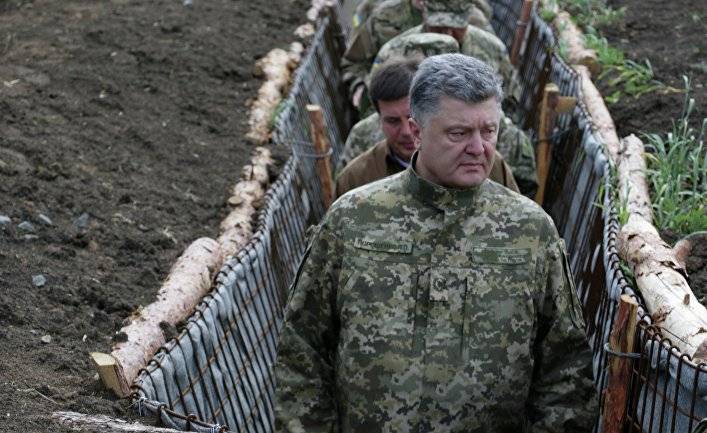 Порошенко, сдавший Крым в 2014 году, обеспокоен теперь «сдачей» Донбасса