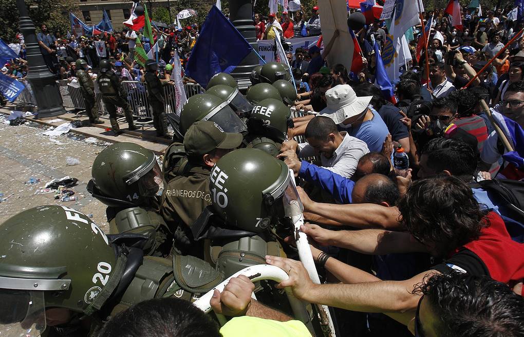 Беспорядки в Чили: кому выгодна цветная революция в стране