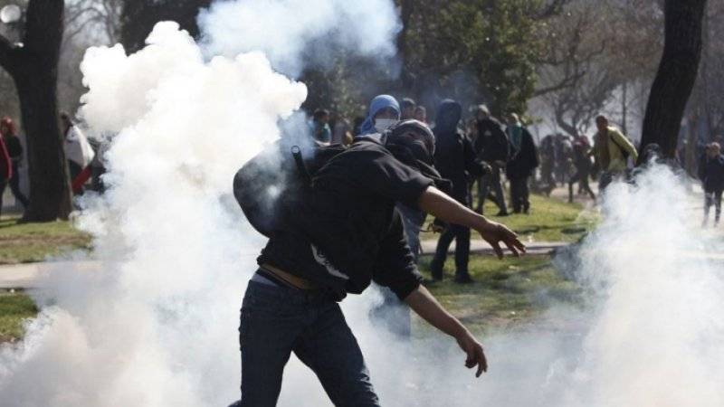 Как студенты в Чили устроили красный и горячий бунт из-за трех рублей